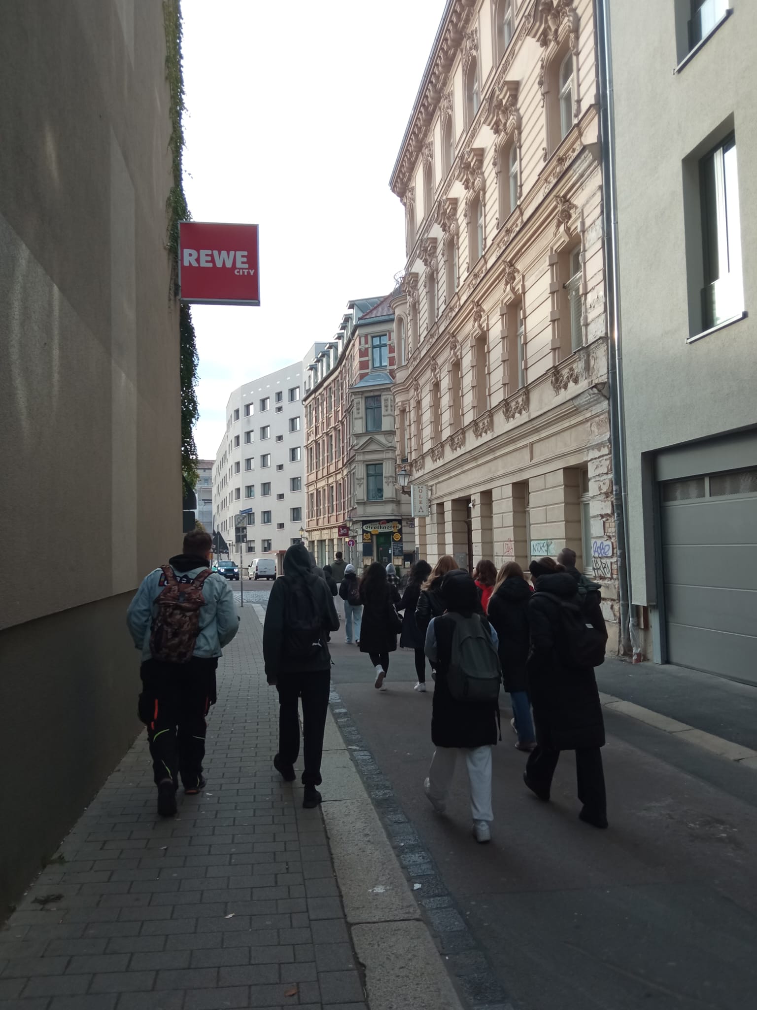 Rundgang Zu Den STOLPERSTEINEN Mit Der Sekundarschule Landsberg Zeit